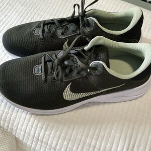 NWOT Nike Flex Sneakers